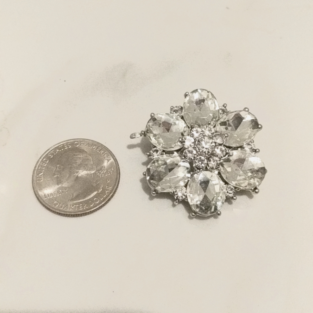 Cute vintage style brooch